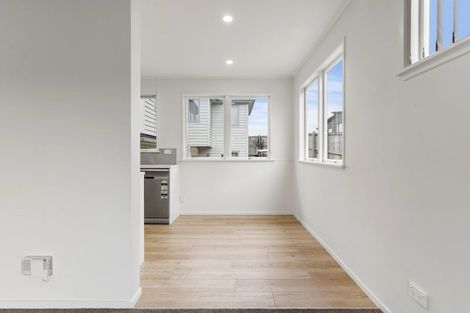 Photo of property in 19 Minaret Drive, Bucklands Beach, Auckland, 2014