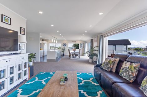 Photo of property in 4 Melandra Road, Stanmore Bay, Whangaparaoa, 0932