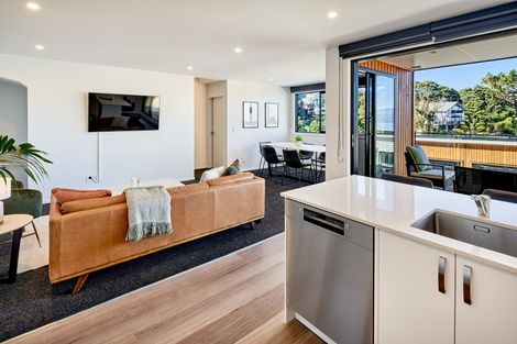 Photo of property in 58 Rangiora Avenue, Kaiwharawhara, Wellington, 6035