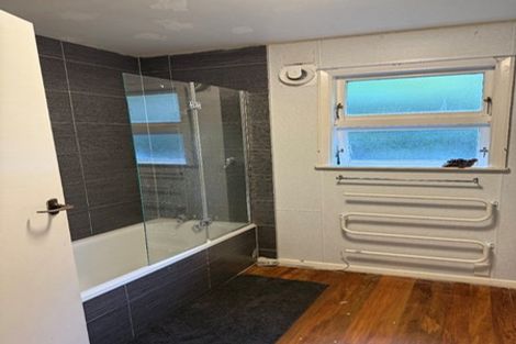 Photo of property in 5 Richmond Road, Mahina Bay, Lower Hutt, 5013