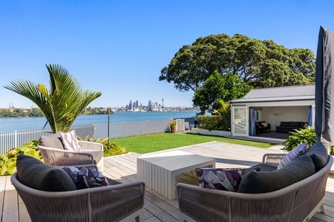 Photo of property in 21 Norwood Road, Bayswater, Auckland, 0622