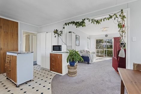 Photo of property in 2 Turakina Street, Merrilands, New Plymouth, 4312