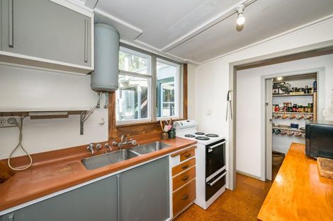 Photo of property in 64 Wellington Road, Paekakariki, 5034