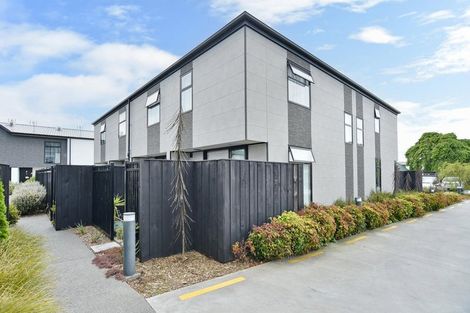 Photo of property in 8/10 New Brighton Road, Shirley, Christchurch, 8061