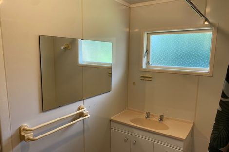 Photo of property in 23 Ellice Road, Totara Vale, Auckland, 0629