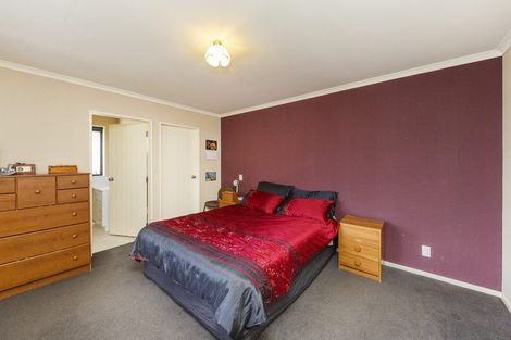 Photo of property in 23 Geneva Terrace, Kelvin Grove, Palmerston North, 4414