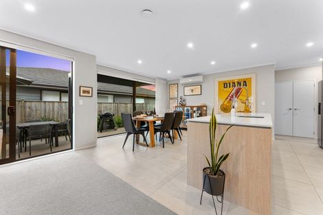 Photo of property in 7 Onekura Street, Red Beach, 0932