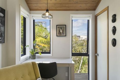 Photo of property in 17b Rangitoto Terrace, Milford, Auckland, 0620