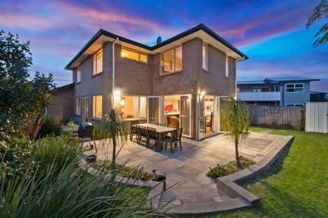 Photo of property in 25a Rewarewa Road, Te Atatu Peninsula, Auckland, 0610