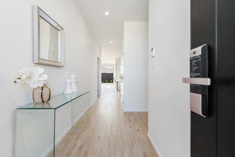 Photo of property in 7/90 Picasso Drive, West Harbour, Auckland, 0618