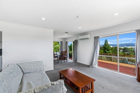 Photo of property in 35e Edmonton Road, Henderson, Auckland, 0612