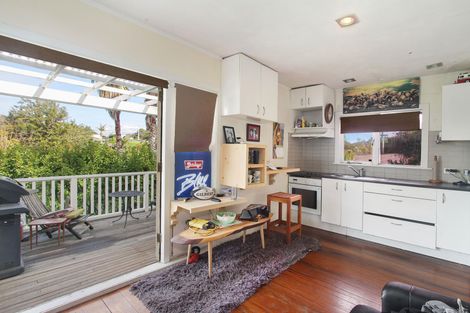 Photo of property in 4 Mceldowney Road, Titirangi, Auckland, 0604