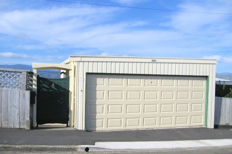 Photo of property in 150 Nevay Road, Karaka Bays, Wellington, 6022