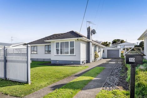Photo of property in 10 Ramanui Avenue, Hawera, 4610