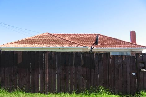 Photo of property in 32 Flanshaw Road, Te Atatu South, Auckland, 0610