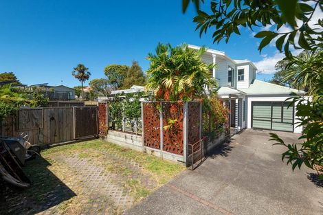 Photo of property in 2/13 Montgomery Avenue, Belmont, Auckland, 0622