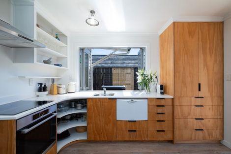 Photo of property in 121 Tasman Street, Nelson, 7010