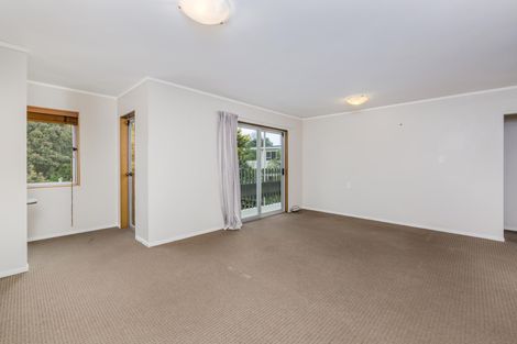 Photo of property in 35 Kemp Road, Massey, Auckland, 0614