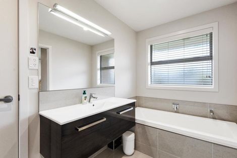 Photo of property in 16 Lilac Close, Cambridge, 3434