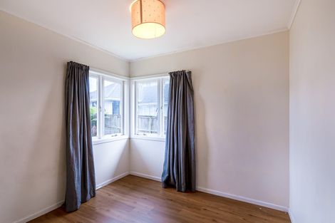 Photo of property in 5 Shamrock Lane, Te Atatu Peninsula, Auckland, 0610