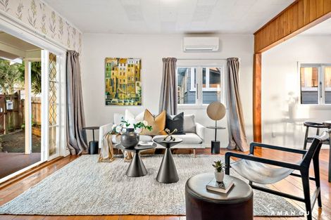 Photo of property in 129 Sunnyside Road, Sunnyvale, Auckland, 0612
