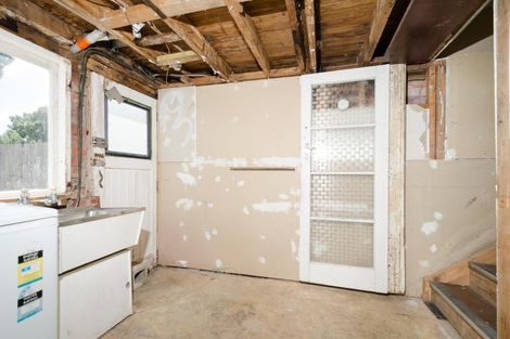 Photo of property in 19a Newington Road, Henderson, Auckland, 0612