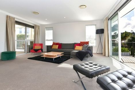 Photo of property in 56 Grovenor Drive, Orewa, 0931