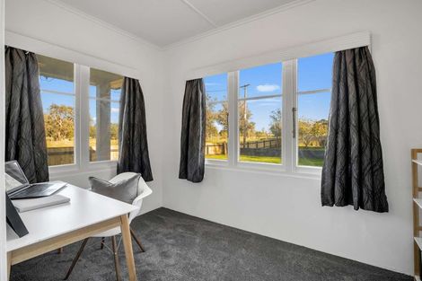 Photo of property in 33 Burns Street, Tawhero, Whanganui, 4501