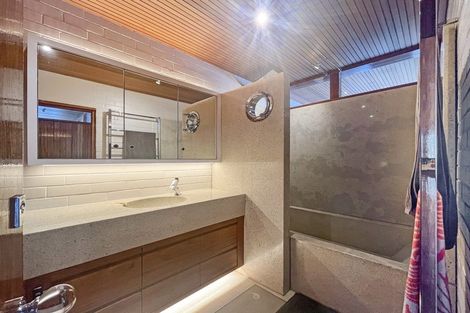 Photo of property in Seaview Apartments, 4/64 Milford Road, Milford, Auckland, 0620