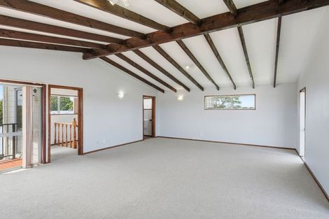 Photo of property in 15 Wychwood Crescent, Bishopdale, Christchurch, 8053