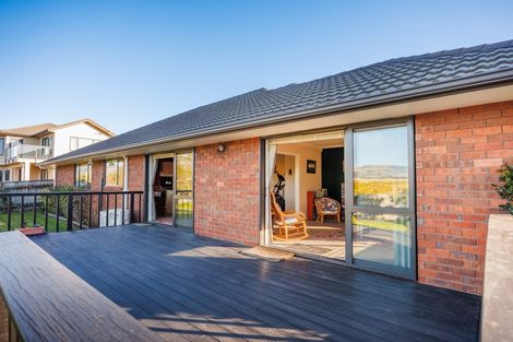 Photo of property in 12 Ron Place, Fitzherbert, Palmerston North, 4410