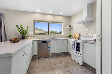 Photo of property in 72 Evans Road, Papamoa Beach, Papamoa, 3118