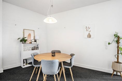 Photo of property in Endeavour Apartments, 11/125u Thorndon Quay, Pipitea, Wellington, 6011