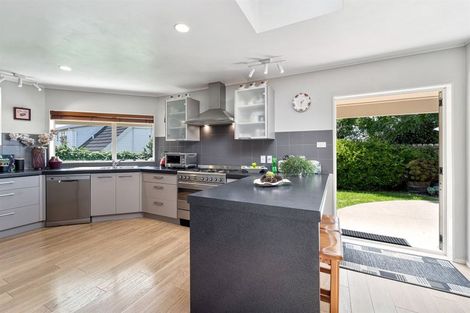 Photo of property in 4 Caversham Drive, Torbay, Auckland, 0630