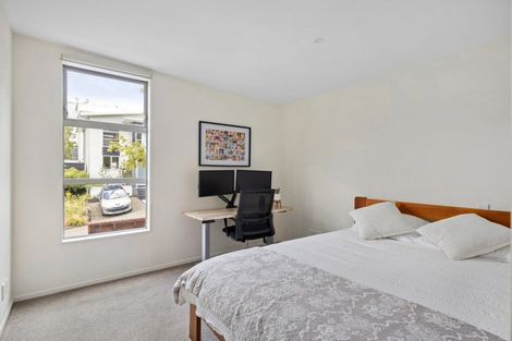 Photo of property in 4 Tiketike Way, Brooklyn, Wellington, 6021