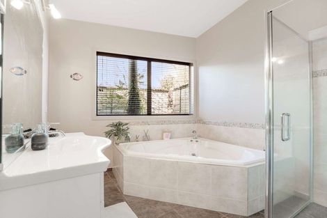 Photo of property in 2 Honeysuckle Lane, Ohauiti, Tauranga, 3112