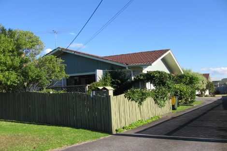 Photo of property in 1/34 Flanshaw Road, Te Atatu South, Auckland, 0610