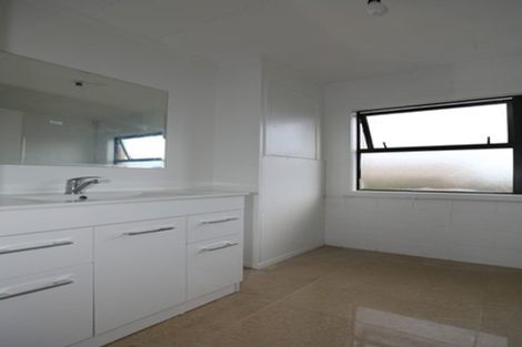 Photo of property in 2/1 Chevis Place, Pakuranga, Auckland, 2010