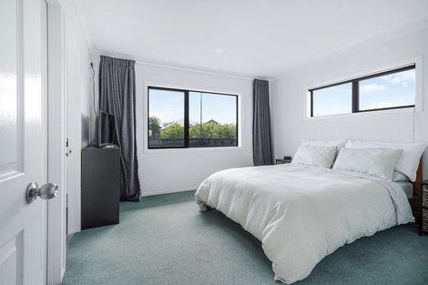 Photo of property in 1 Harrogate Place, Grandview Heights, Hamilton, 3200