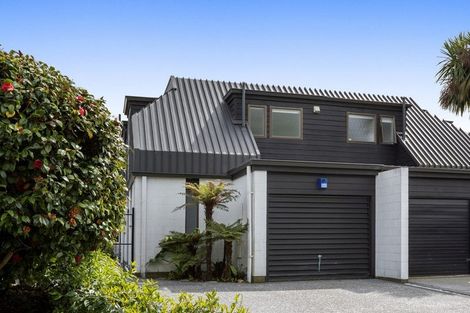 Photo of property in 2/76 Hinau Street, Riccarton, Christchurch, 8041