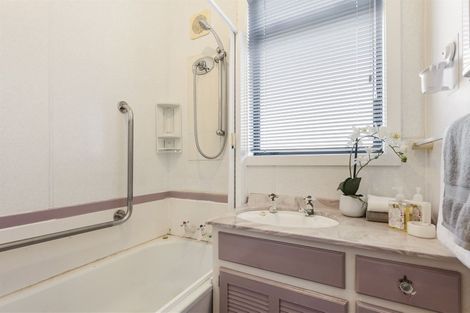 Photo of property in 17 Castleton Street, Birkdale, Auckland, 0626