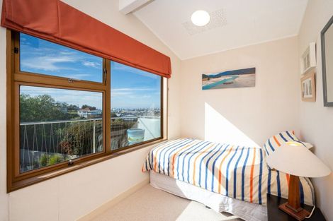 Photo of property in 33 Enfield Road, Hospital Hill, Napier, 4110
