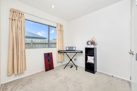 Photo of property in 17 Clendon Place, Manurewa, Auckland, 2102