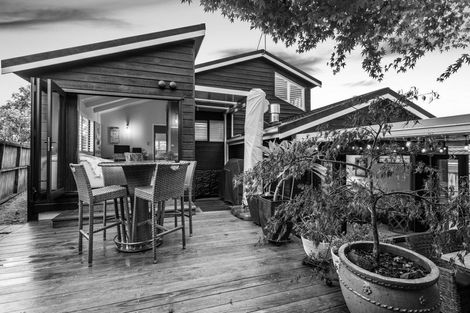 Photo of property in 6 Oystergrove Road, West Harbour, Auckland, 0618