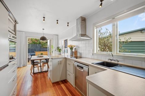Photo of property in 329 Frankley Road, Ferndale, New Plymouth, 4310