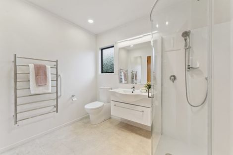 Photo of property in 1/2 Kowhai Road, Campbells Bay, Auckland, 0630