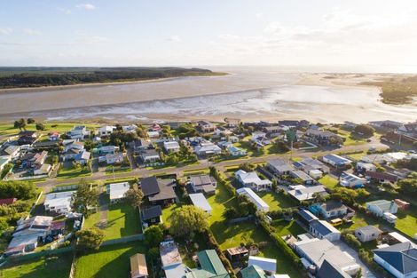 Photo of property in 31 Roore Street, Foxton Beach, Foxton, 4815