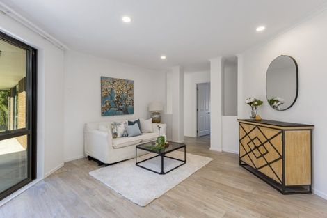 Photo of property in 33 Admirals Court Drive, Greenhithe, Auckland, 0632