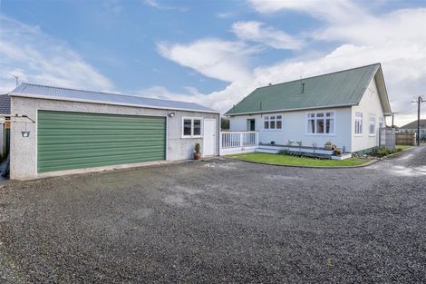 Photo of property in 6 Queenwood Road, Levin, 5510