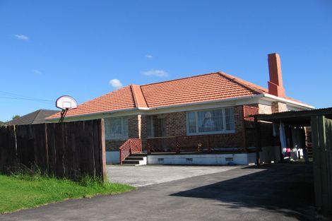 Photo of property in 32 Flanshaw Road, Te Atatu South, Auckland, 0610